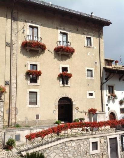 Dimora Fresilia Casa Vacanze Opi Exteriér fotografie